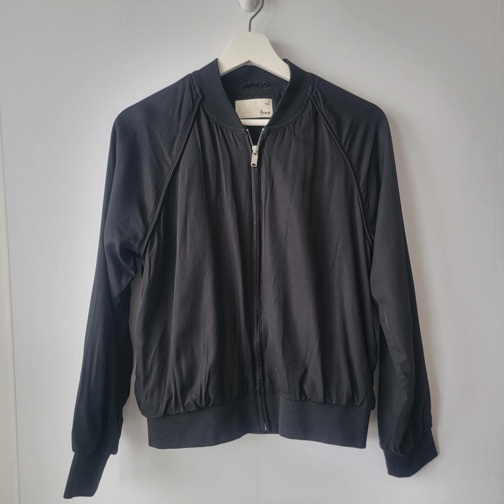 Aritzia wilfred free women's bomber jacket Full Zip pockets long sleeve